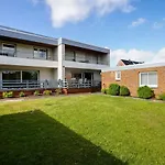 Haus Spoekenkieker Fehnhusen * بوركم